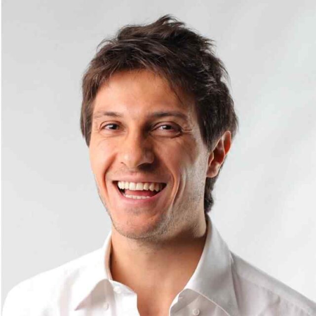 https://sustainow.co.uk/wp-content/uploads/2017/03/people2-640x640.jpg